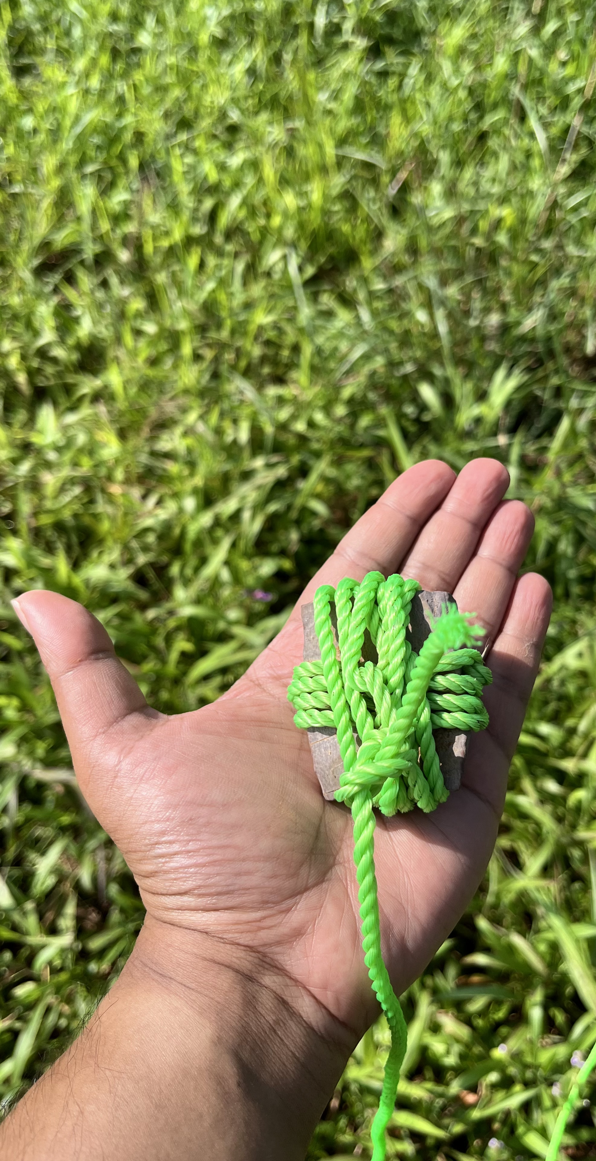 Figure 3: Quick fix with a small stone to hoist the EFHW