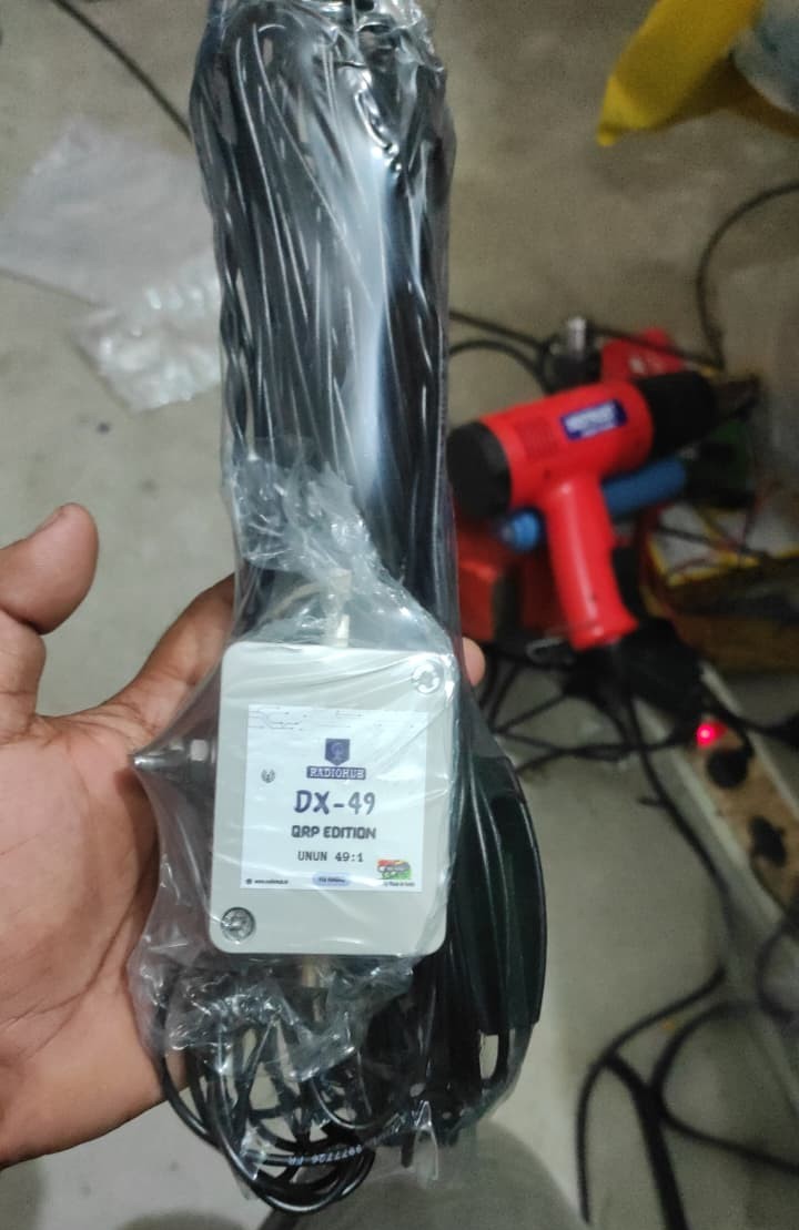 Figure 1: A photo of the 49:1 balun and the 21m wire from RadioHub